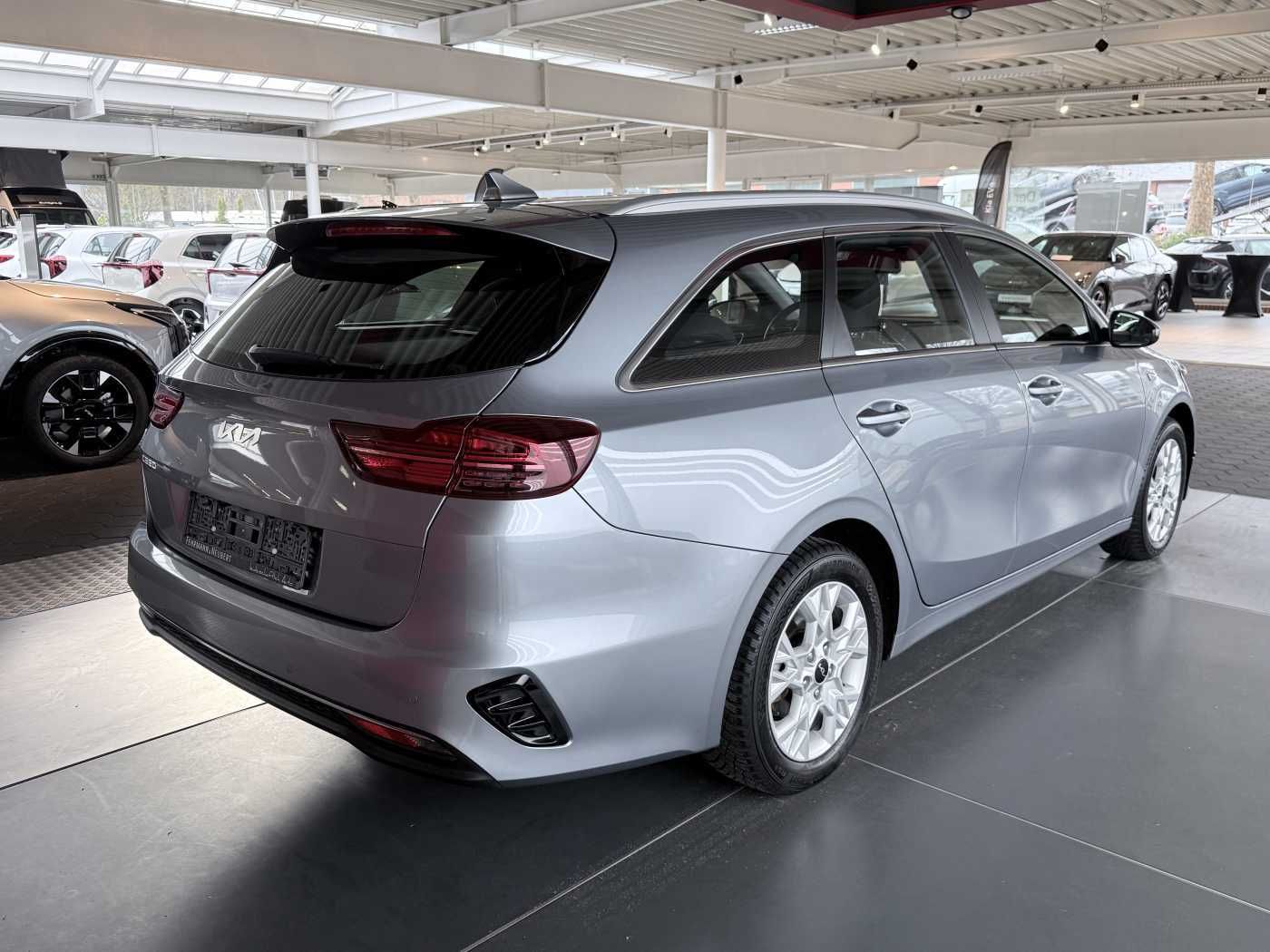 Kia CEED_SW 1.5T DCT7 VIS KOMF NAV imagem 3