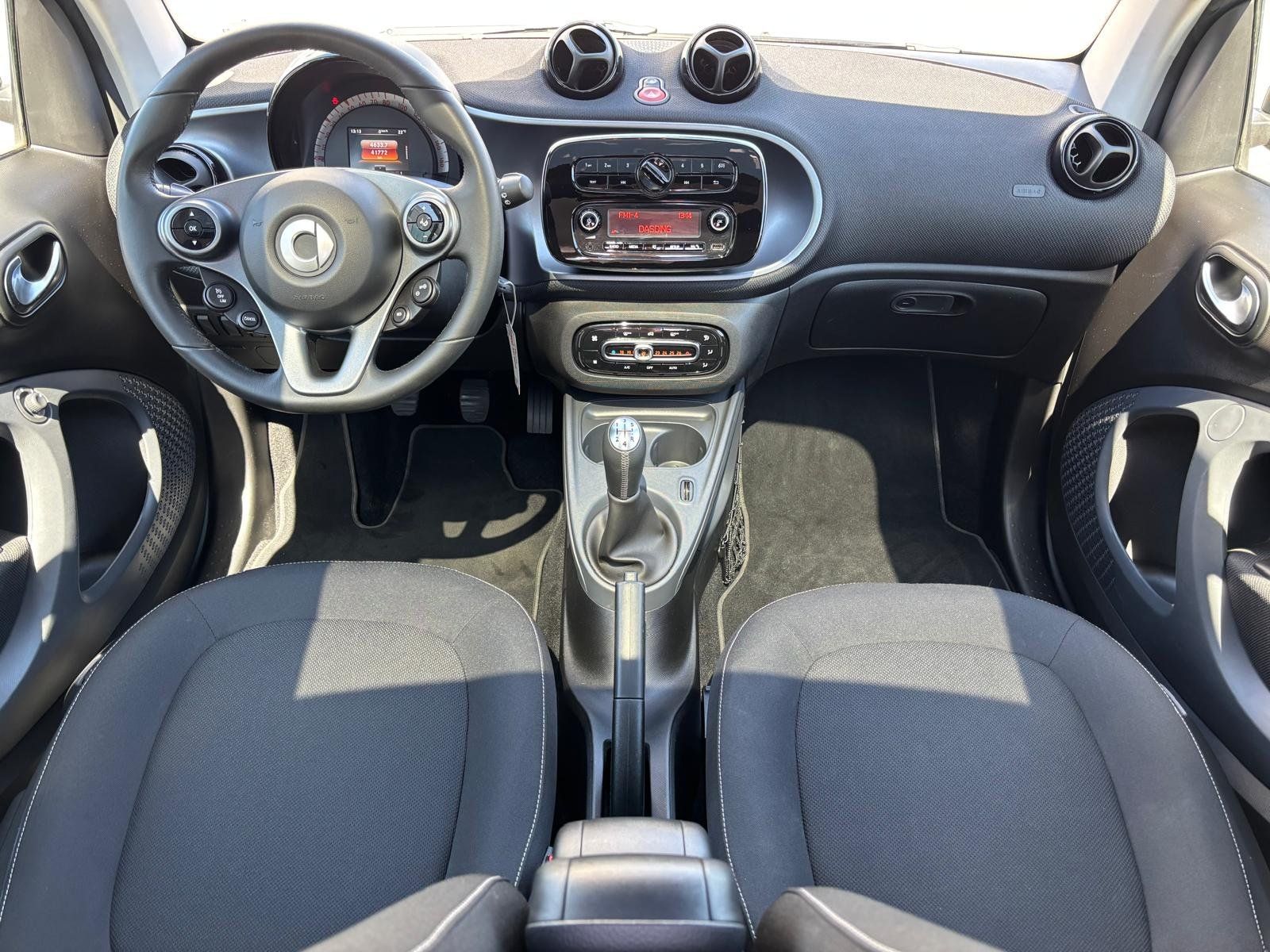 Fahrzeugabbildung Smart fortwo coupe passion (52kW) PANO GJR SITZHEIZUNG
