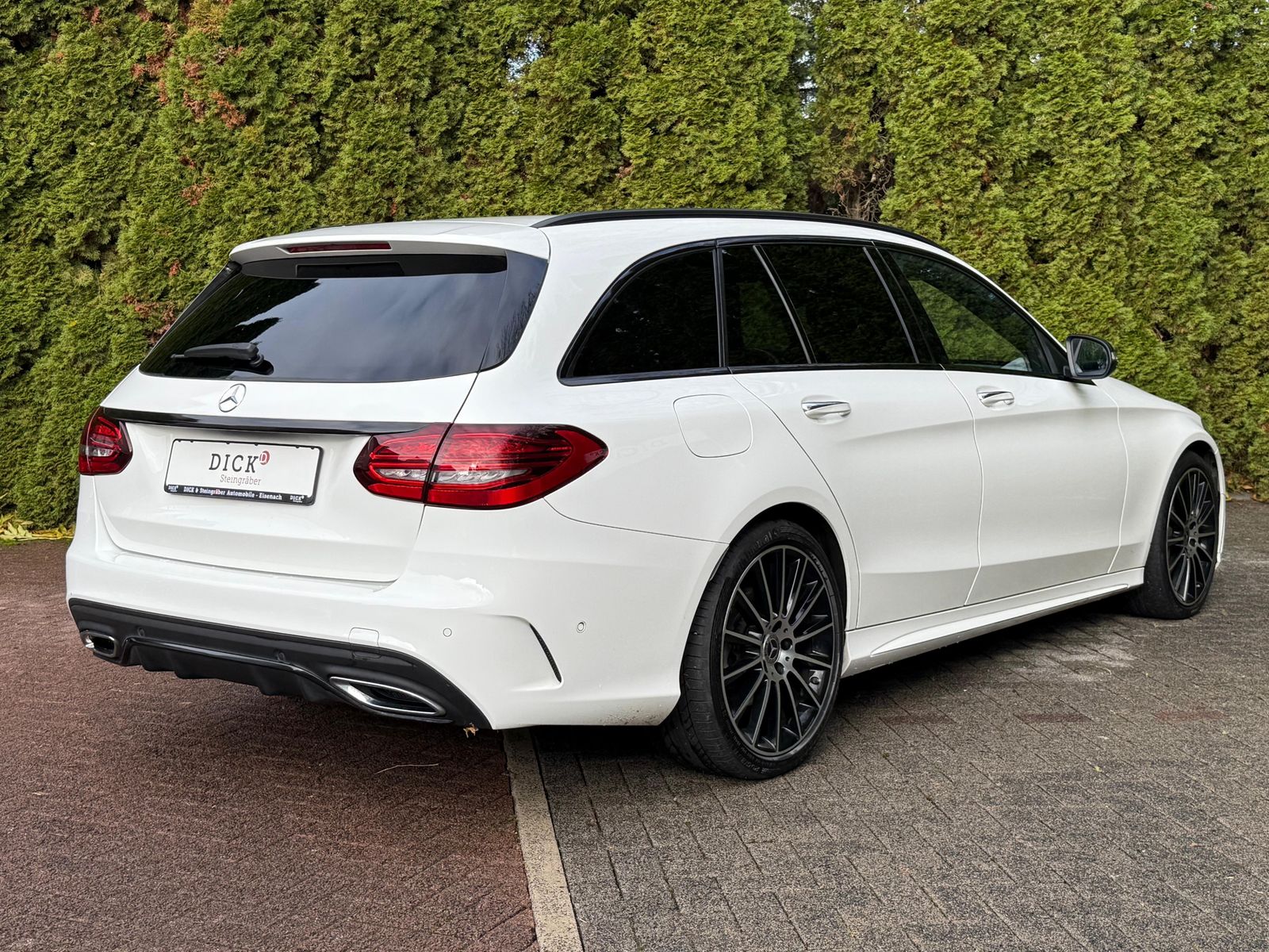 Fahrzeugabbildung Mercedes-Benz C 300 d 4M AMG-Line MULTIB+NIGHT+NAV+KAM+VIRTUAL