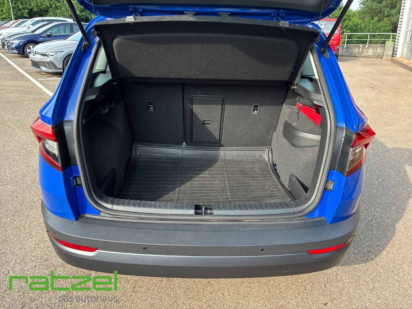 Fahrzeugabbildung SKODA Karoq Style 2.0 TDI ACC DAB Kamera Winterräder K