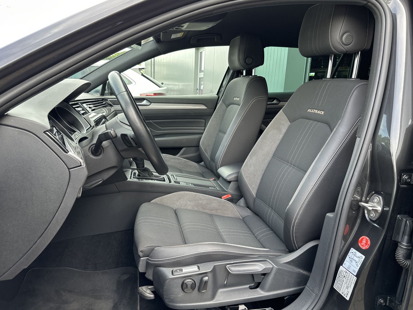 Fahrzeugabbildung Volkswagen Passat Alltrack 2.0 TDI DSG 4M NAV+LED+AHK+KAMER