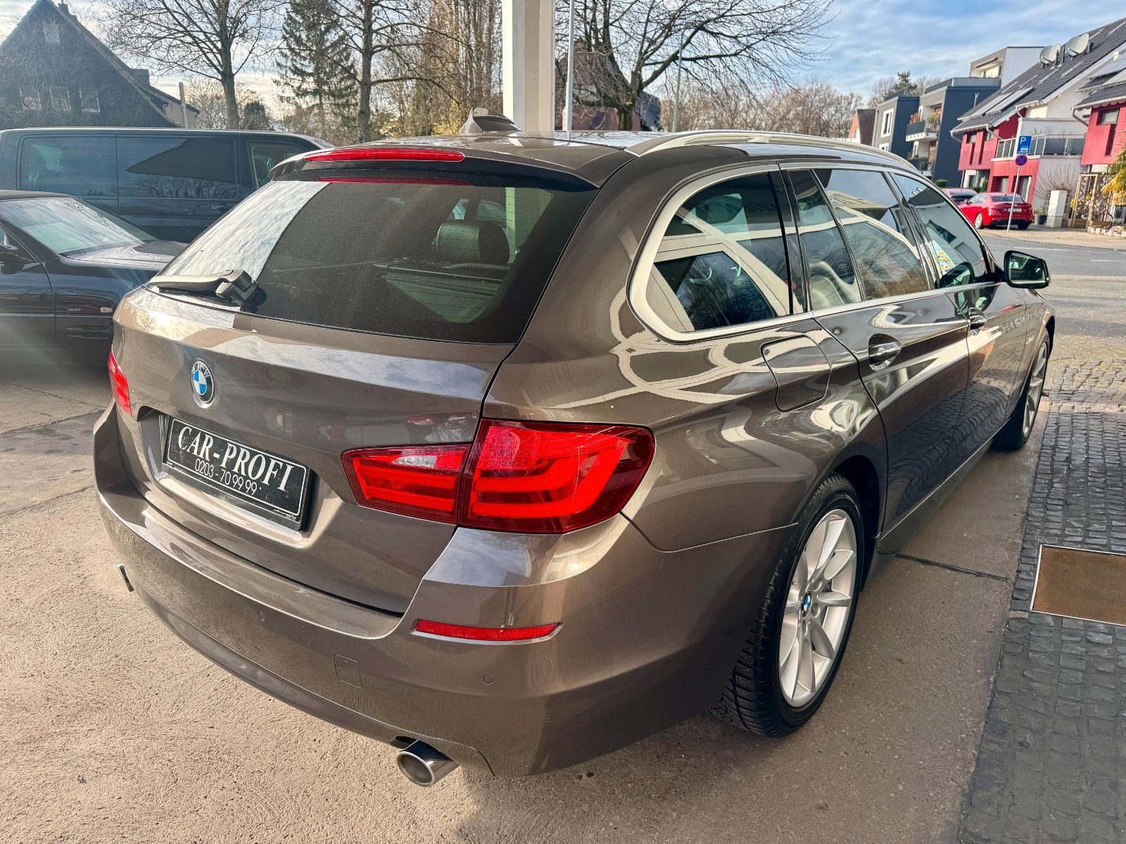 Fahrzeugabbildung BMW 535 d xDrive Touring Leder/Panorama/Navi/HUD