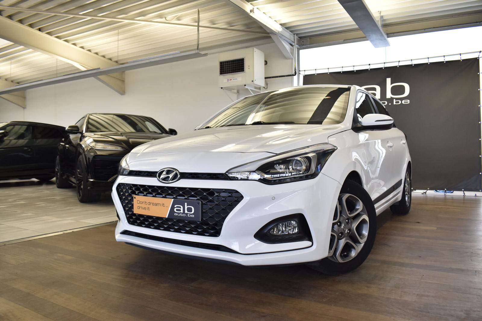 Hyundai i20 AUTOMAAT, CAMERA, APPLE/ANDROID, ZETEL/STUUR