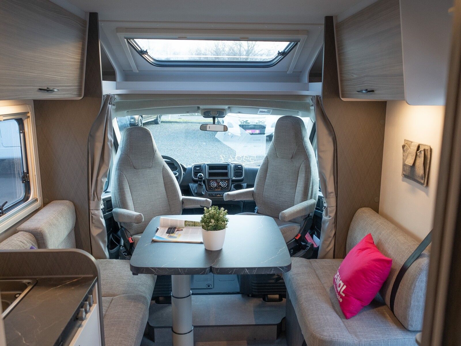 Fahrzeugabbildung Etrusco T-Modell Base 7.4 SBC MJ26*Markise*Pakete