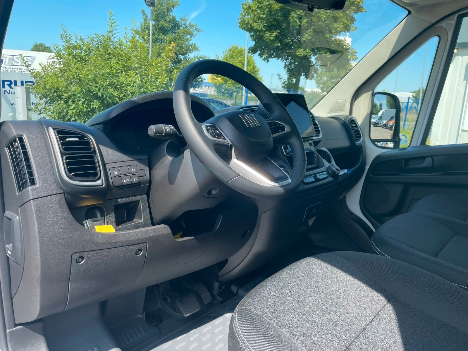 Fahrzeugabbildung Fiat E- Ducato H2 Kastenwagen 42 L3H2 200kW Hochdach