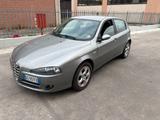 Alfa Romeo 147 1.6 16V TS (105) 5 porte Distinct - graue Alfa Romeo 147