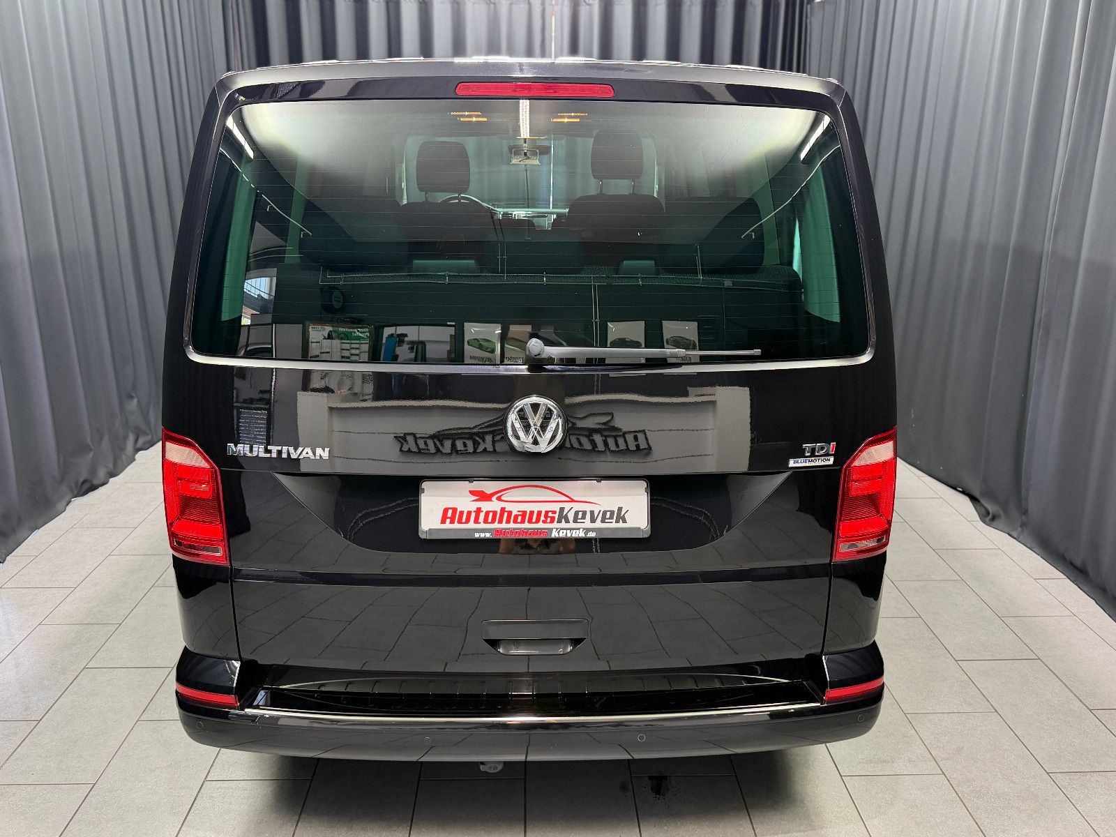 Fahrzeugabbildung Volkswagen T6 Multivan Trendline|Behindertengerecht|DSG|NAV
