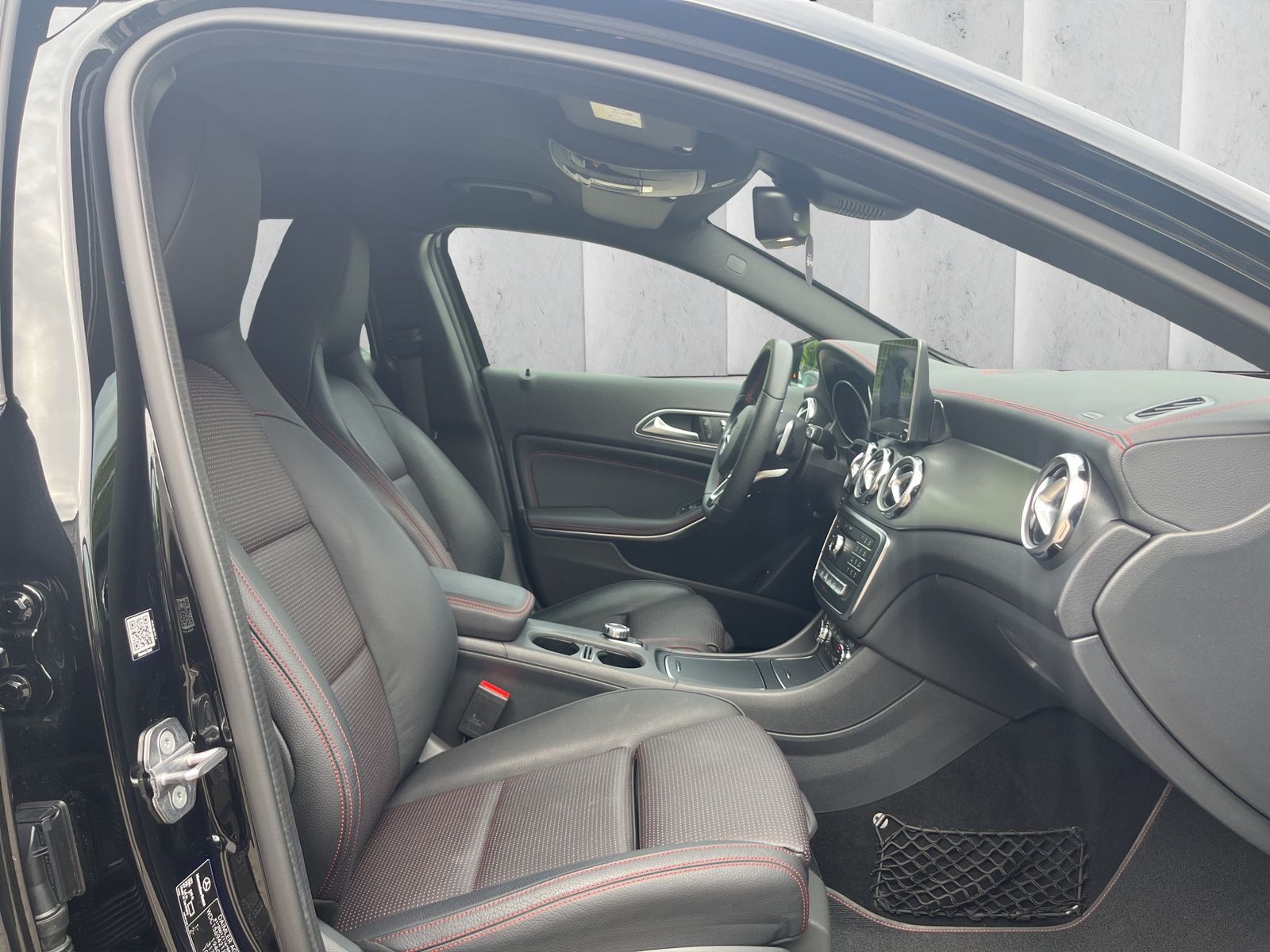 Fahrzeugabbildung Mercedes-Benz GLA 180 AMG-LINE*NIGHT-PAKET*LED*KEYLESS*LEDER**