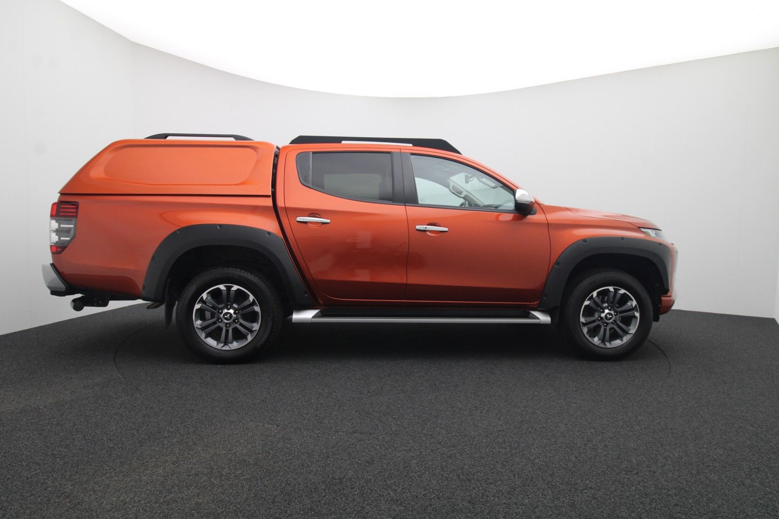 Fahrzeugabbildung Mitsubishi L200 TOP 2,2 DI-D AT DoKa 4WD