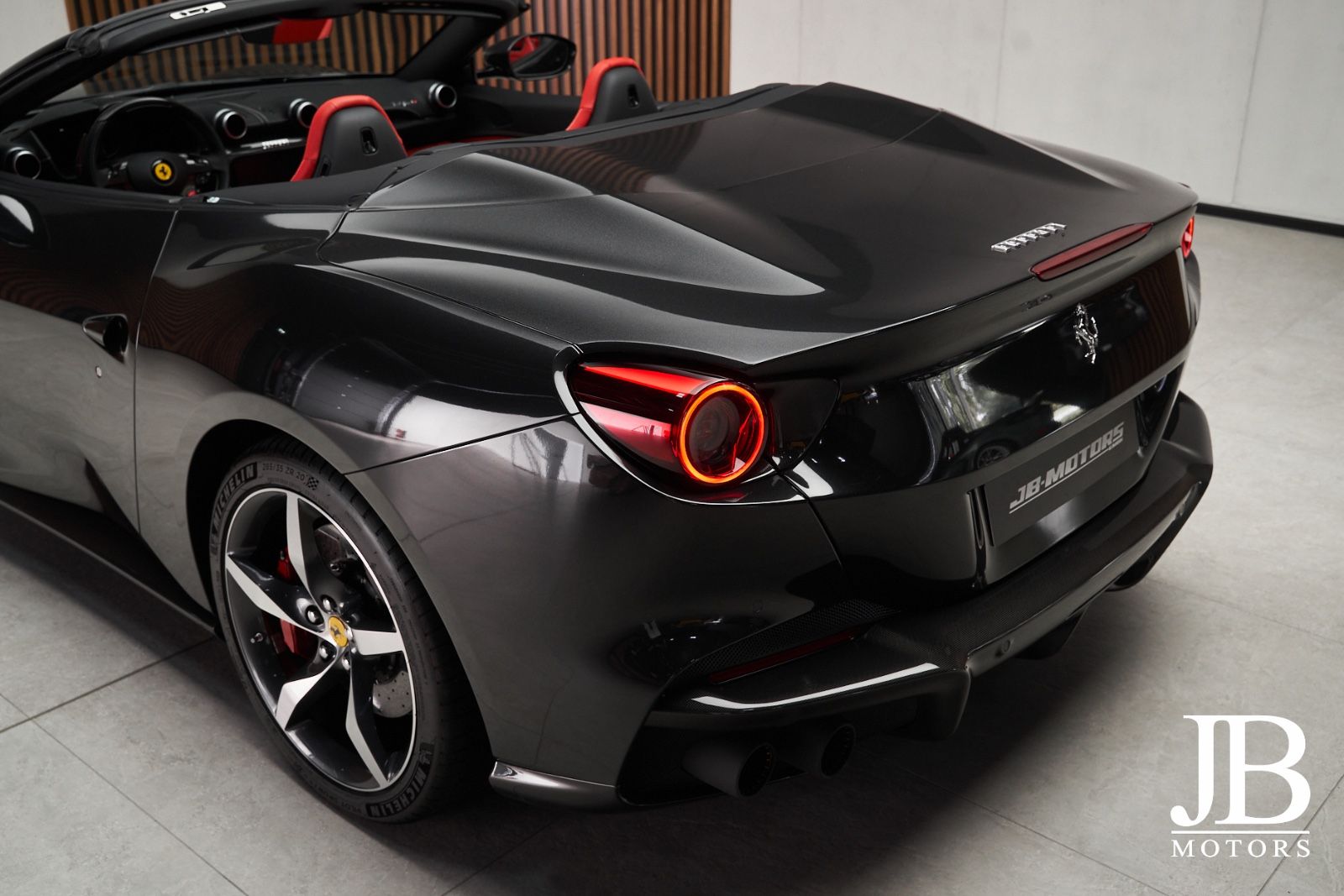 Fahrzeugabbildung Ferrari Portofino M Carbon LED JBL Surround Magneride
