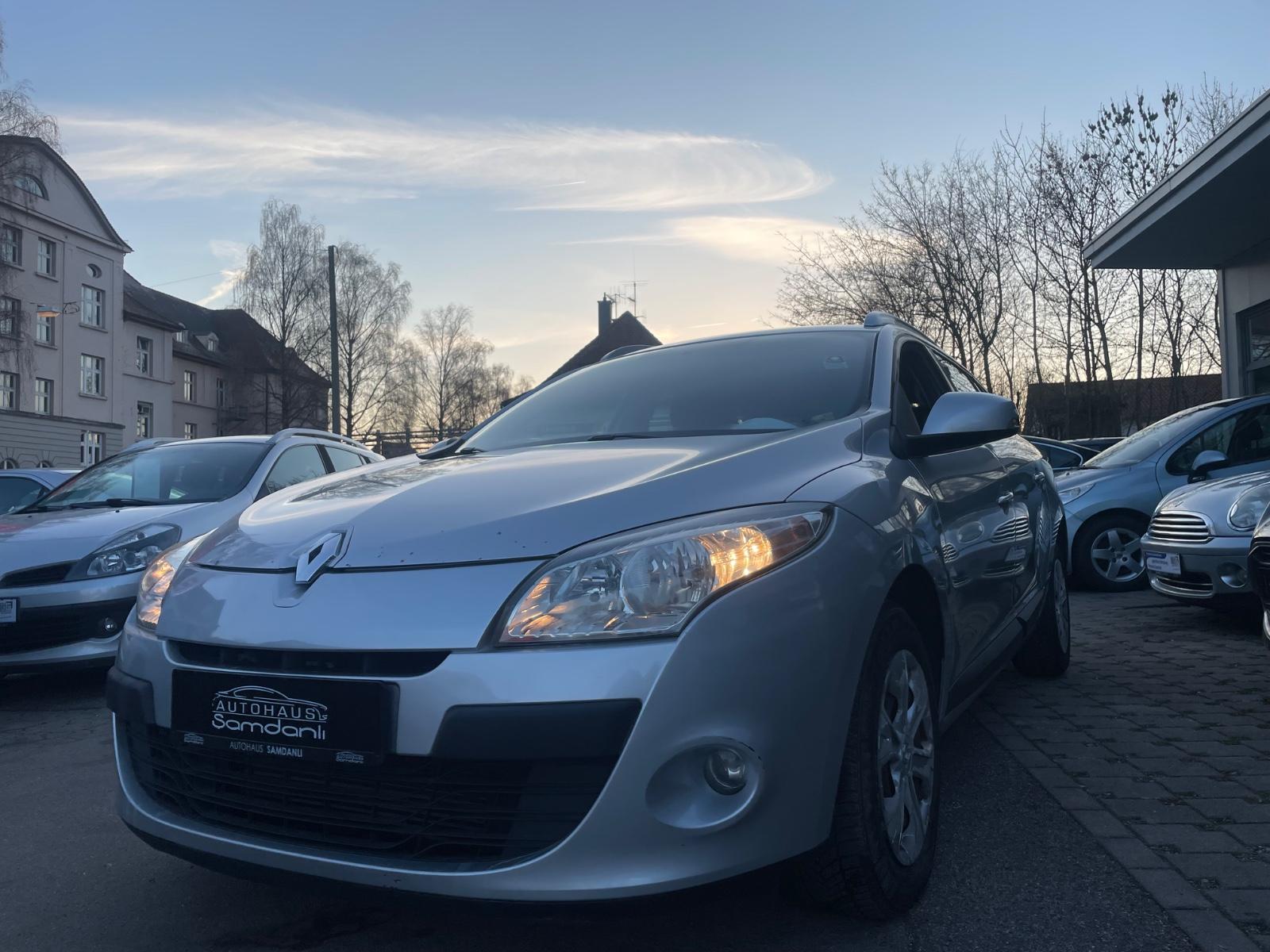 Renault Megane 2010 — rear view