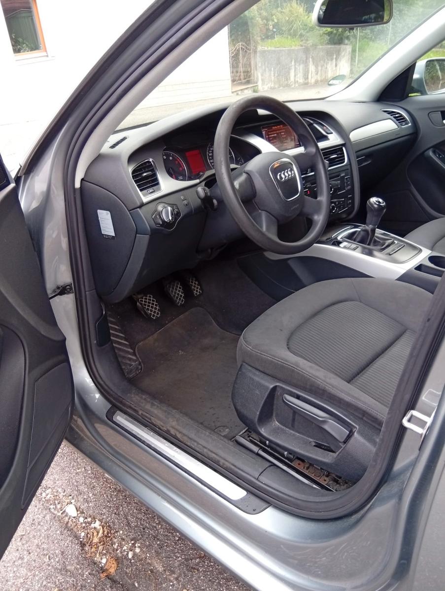 Audi A4 2011 — photo 9