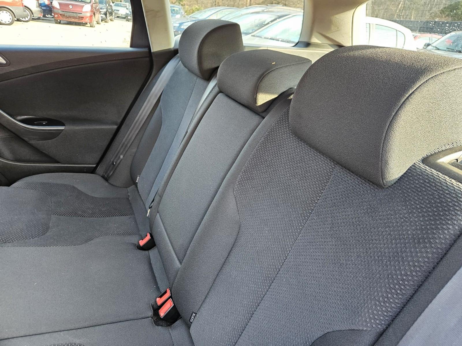 Volkswagen Passat 2009 — photo 16