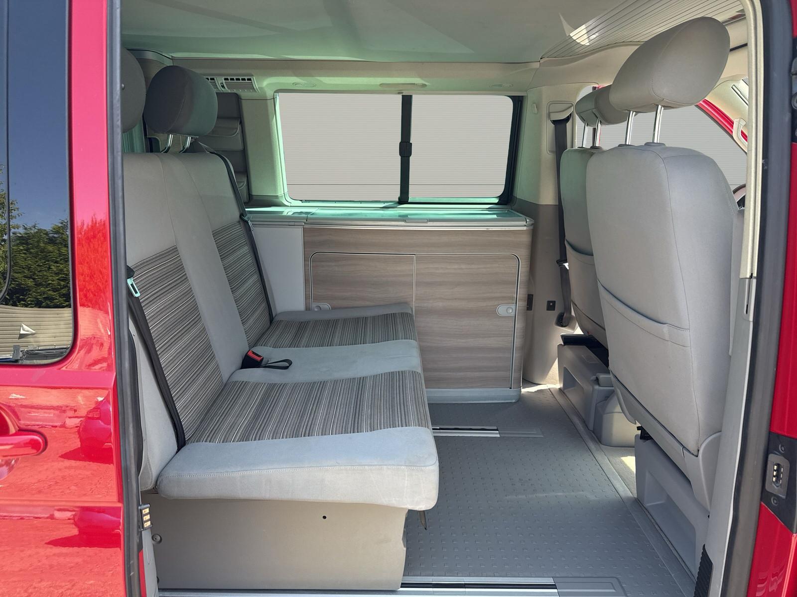 VOLKSWAGEN T5 CALIFORNIA COMFORTLINE 179 ch BVA - TOIT RELEVABLE - CAMERA DE RECUL - GPS - SIEGES CHAUFFANTS