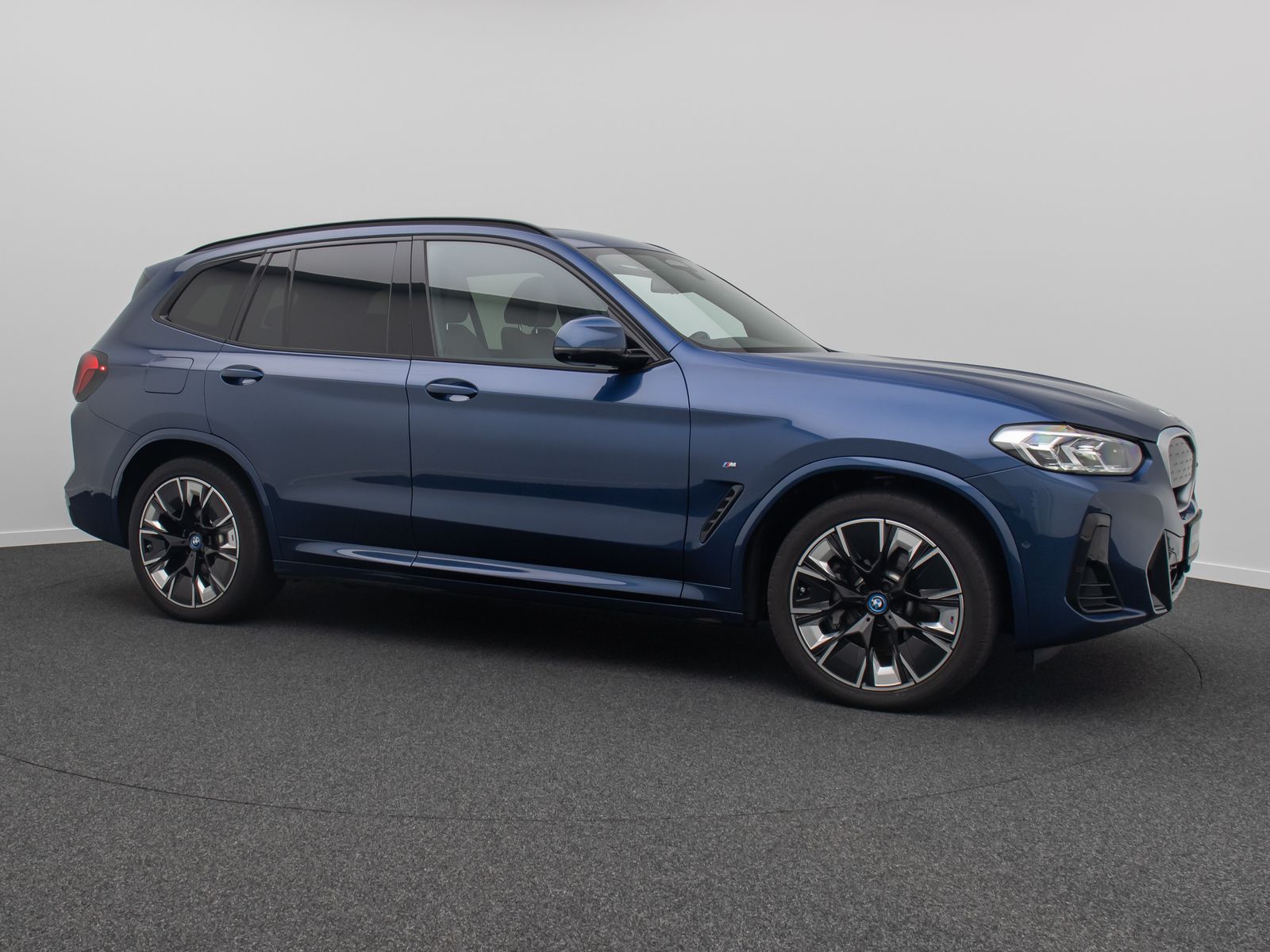 Fahrzeugabbildung BMW iX3 Impressive M Sport Panorama 360°HUD DAB H/K