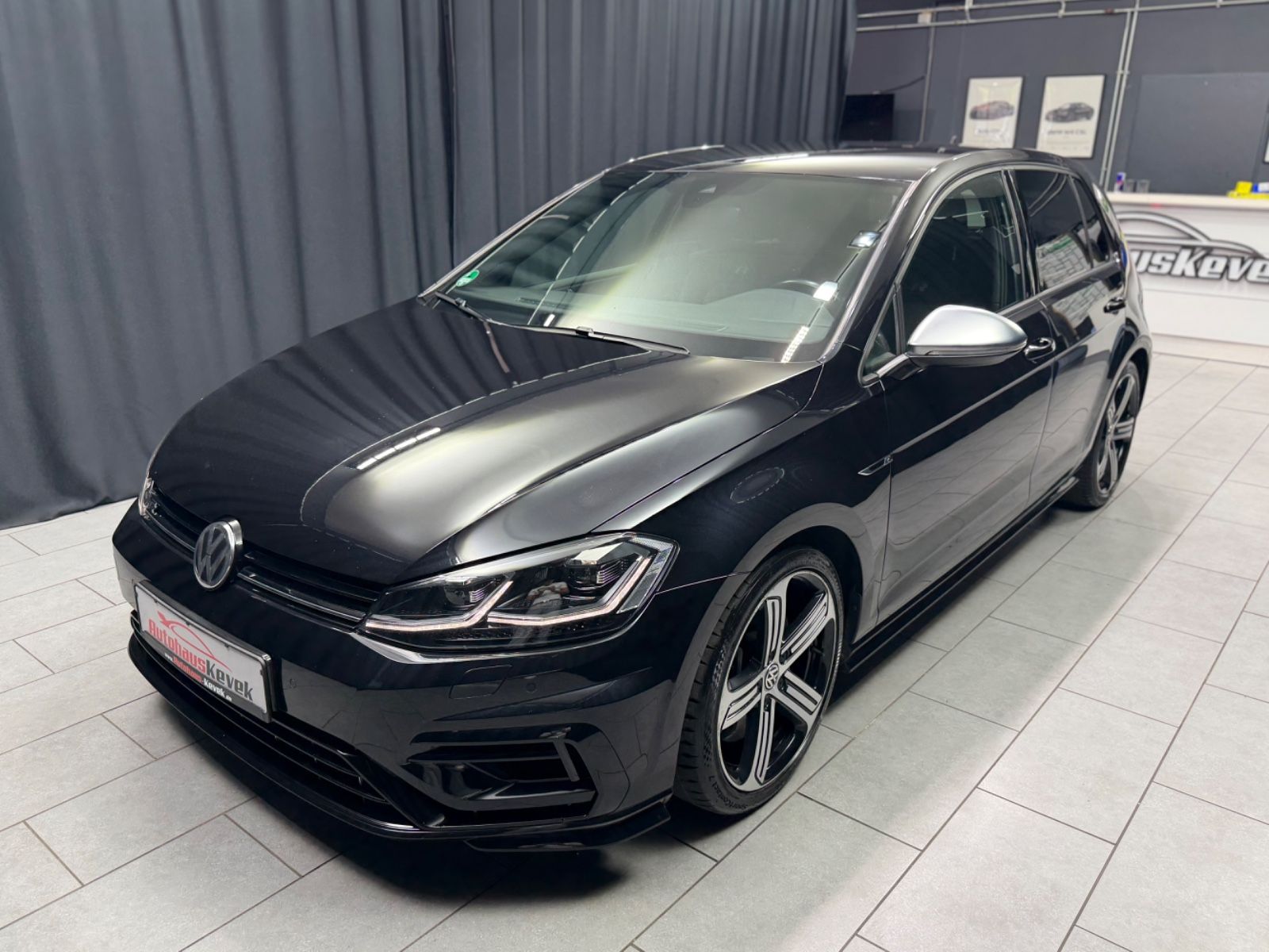 Fahrzeugabbildung Volkswagen Golf VII 2.0 R 4Motion |DSG|VIRTUAL|2.HAND