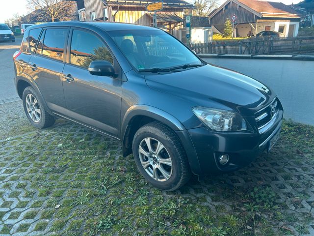 Toyota RAV 4 2,2-l-D-4D 4x4 Executive Automatik Exe...