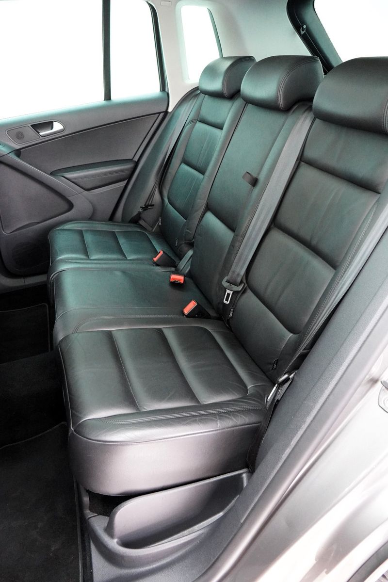 Fahrzeugabbildung Volkswagen Tiguan Sport & Style 4Motion *Leder*Autom*Pano*