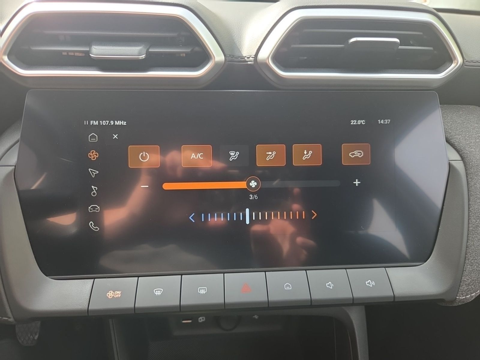 Fahrzeugabbildung MG ZS 1.5 116 PS Schalter Standard *NAVI*KLIMA*DAB*