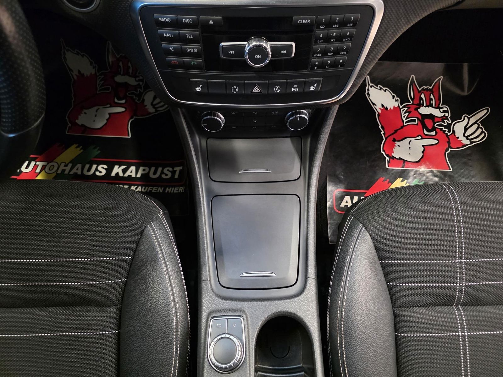 Fahrzeugabbildung Mercedes-Benz A180 Automatik /BiXenon/Navi/Teilleder/Park-As.