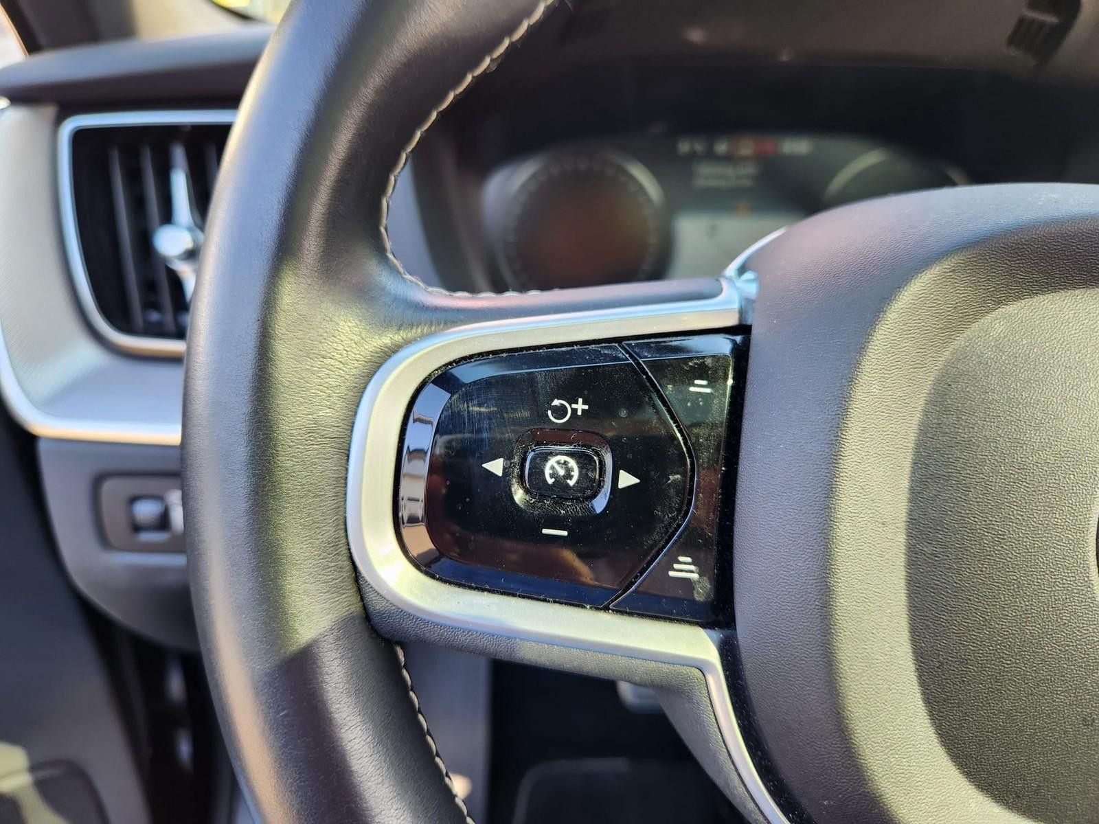 Volvo XC60 R Design AWD Vollausstattung foto 10