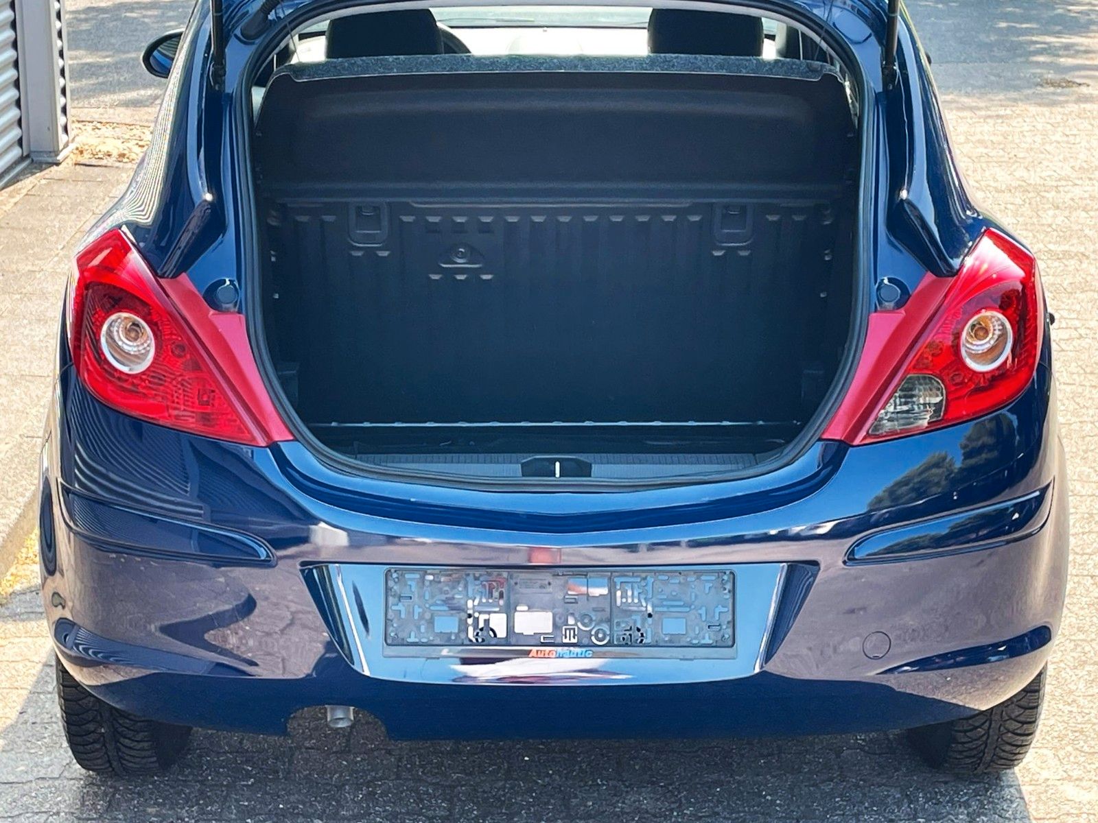 Fahrzeugabbildung Opel Corsa D 1.2 KLIMA SERVICE NEU WENIG KILOMETER