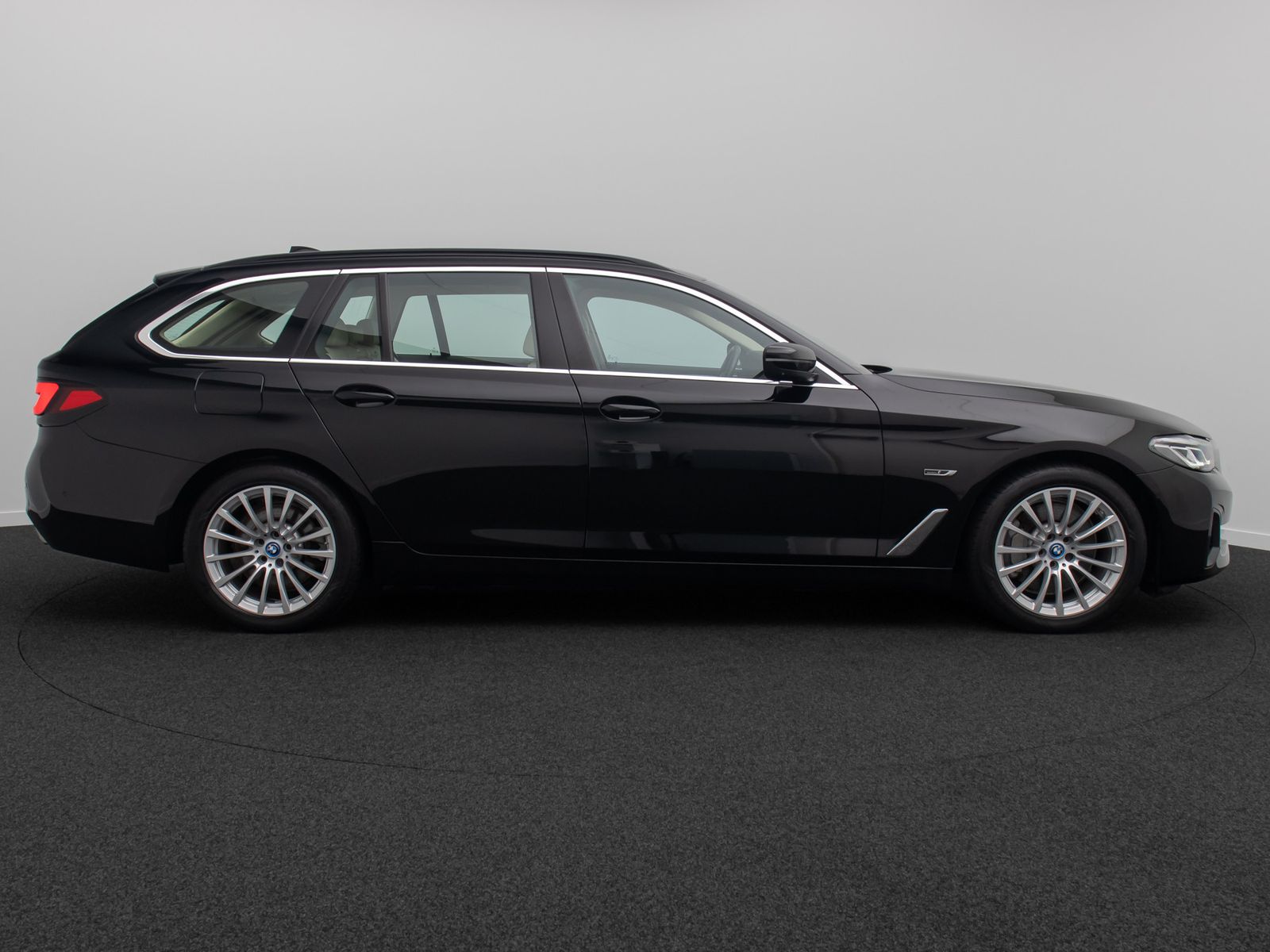 Fahrzeugabbildung BMW 520e Panorama 360°DAB H/K Leder AHK Sport 18Zoll