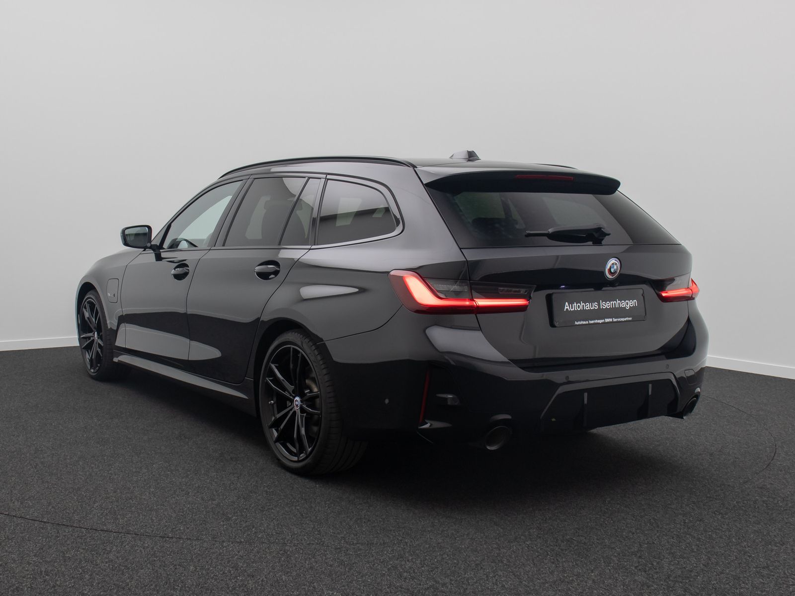 Fahrzeugabbildung BMW 330e M Sport DAB Kamera HUD H/K 19Zoll Parkassis