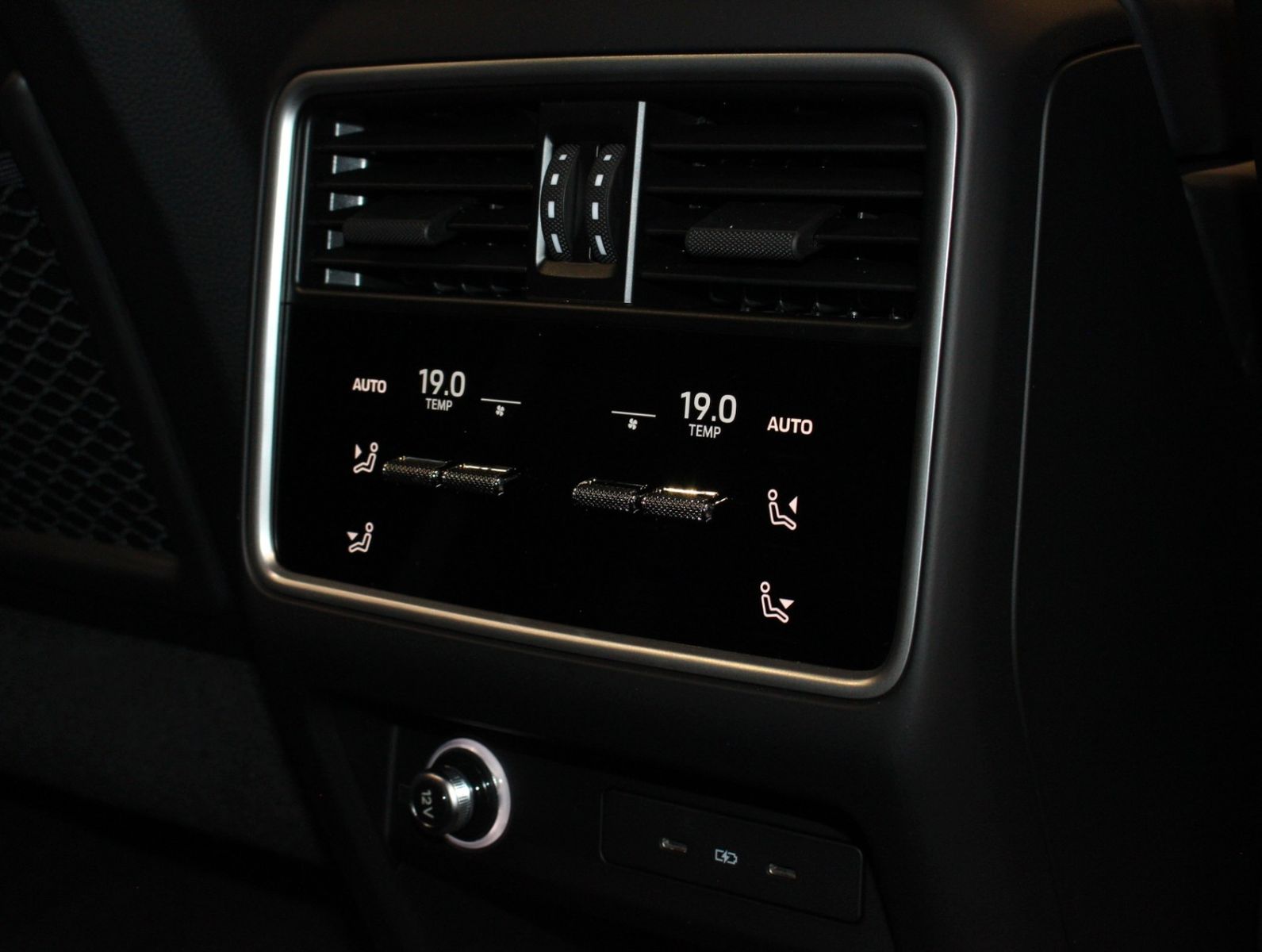 Fahrzeugabbildung Porsche Cayenne S Coupé Leichtbau-Sport-Paket Carbon