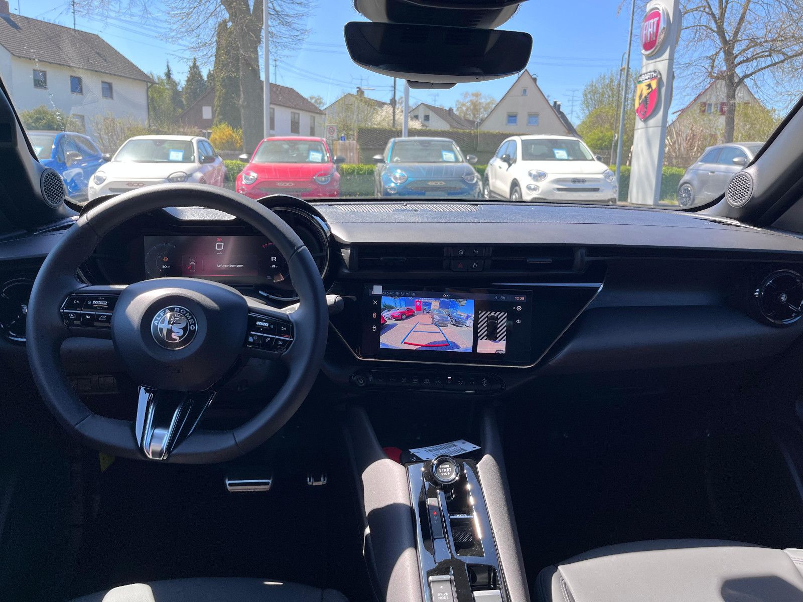 Fahrzeugabbildung Alfa Romeo Junior Ibrida 1.2 VGT 48V-Hybrid 107 kW Ti