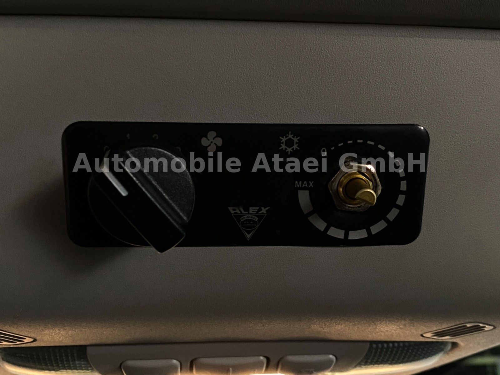 Fahrzeugabbildung Ford Transit 350 L3H2 *Rollstuhl-Lift* 8-Sitze (8928)