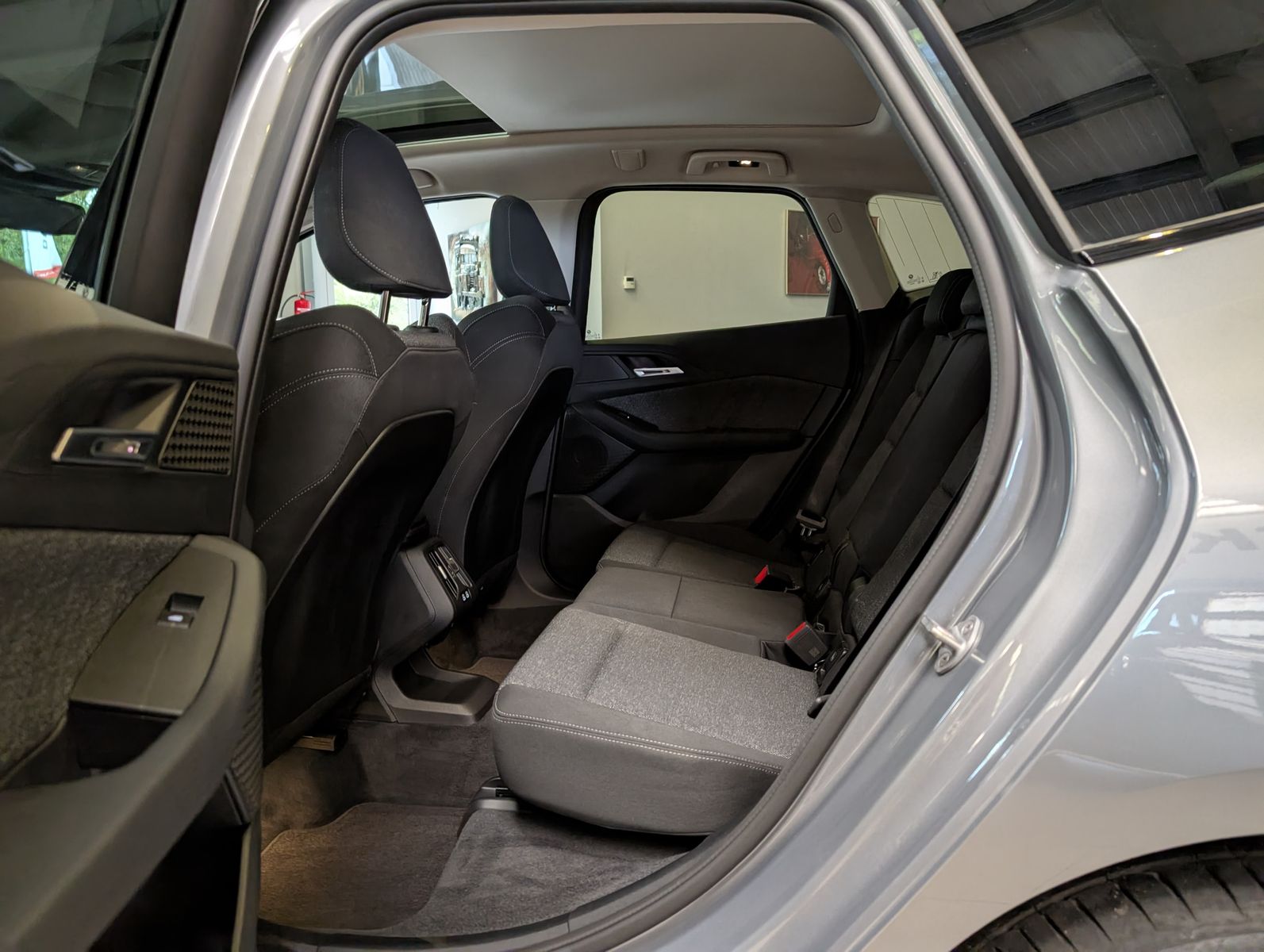 Fahrzeugabbildung BMW 218 Active Tourer d AHK Pano Cam Travel-Paket