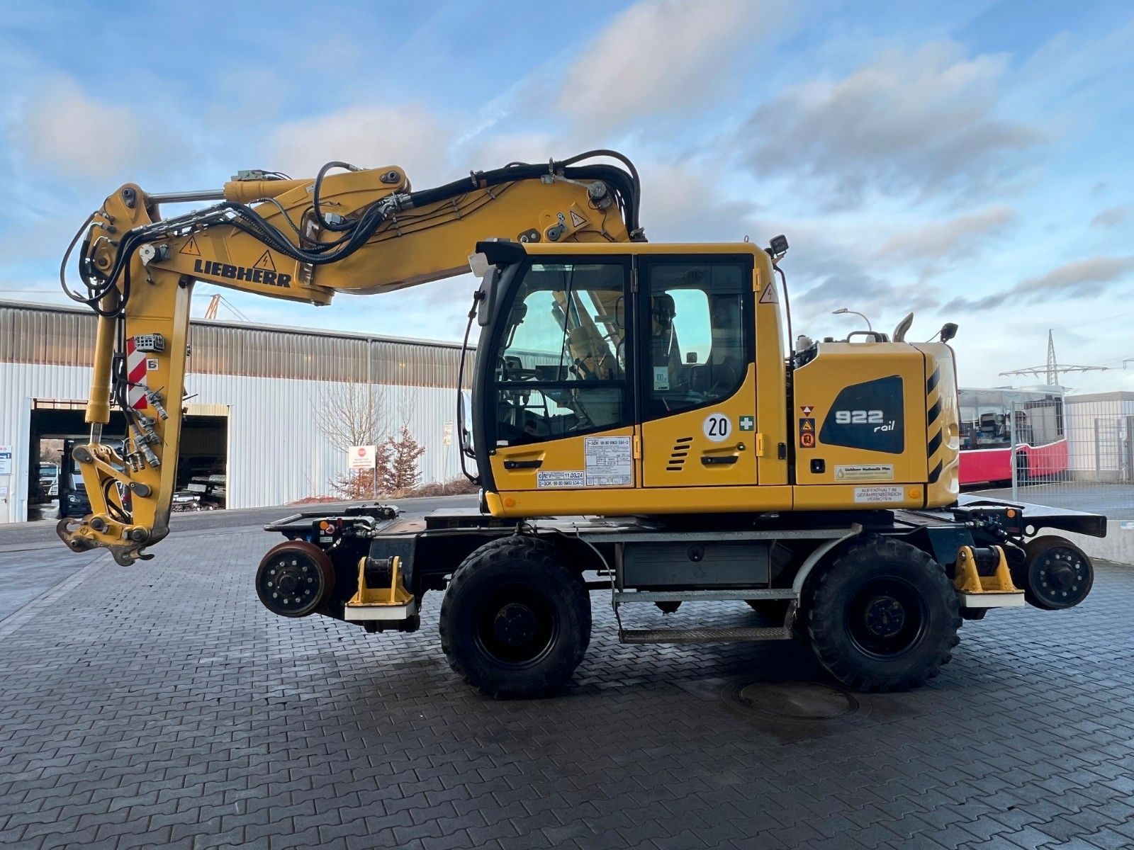 Fahrzeugabbildung Liebherr A922 Rail Litronic / 8.277h / Bahnzulassung 2030