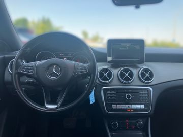 Mercedes CLA 200 Shooting Brake - 9