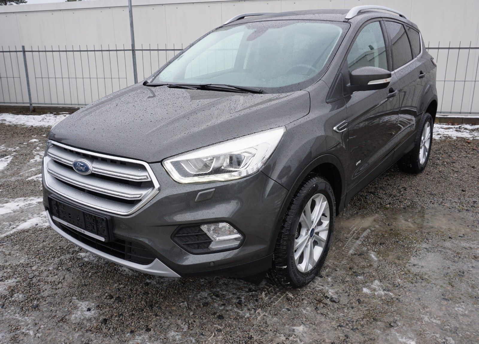 Fahrzeugabbildung Ford Kuga Titanium, Navi, Allrad, PDC, LED