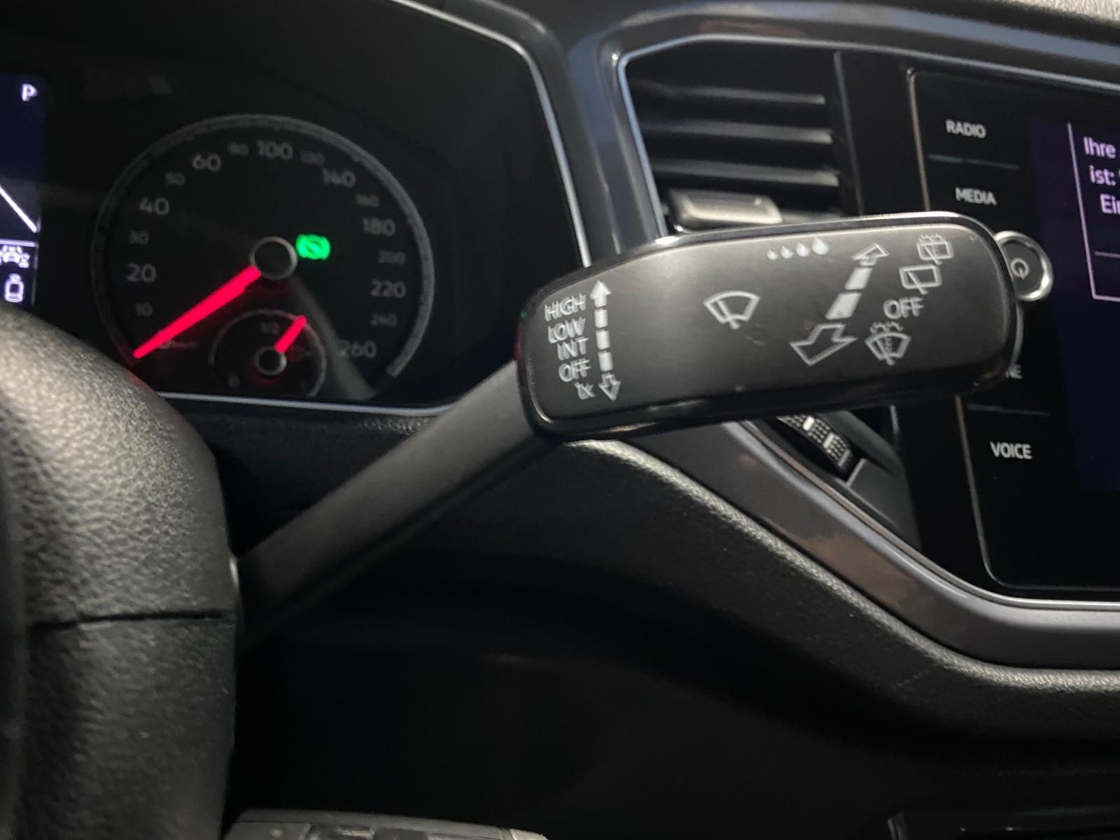 Fahrzeugabbildung Volkswagen T-Roc 1.5 TSI DSG SPORT R-LINE+ACC+AHK+ALLWETTER