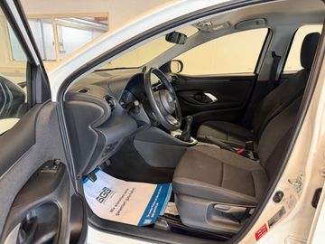 Toyota Yaris - 12