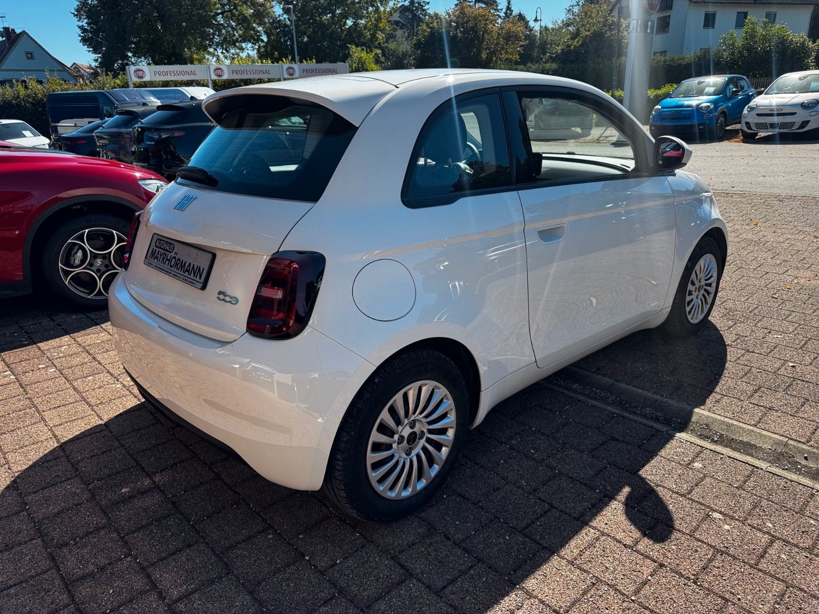 Fahrzeugabbildung Fiat 500e Carplay Klimaaut. Keyless
