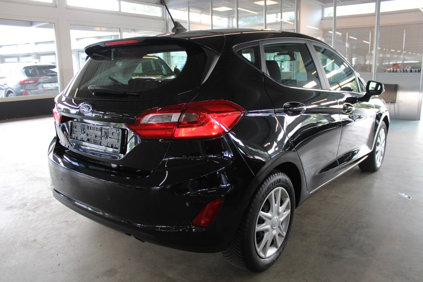 Fahrzeugabbildung Ford Fiesta Cool & Connect 5-T LED KLIMA WinterPaket
