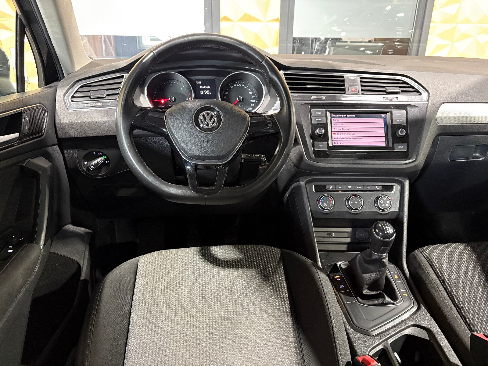 Fahrzeugabbildung Volkswagen Tiguan Trendline BMT/Start-Stopp/8-FACH/PDC/SHZ/