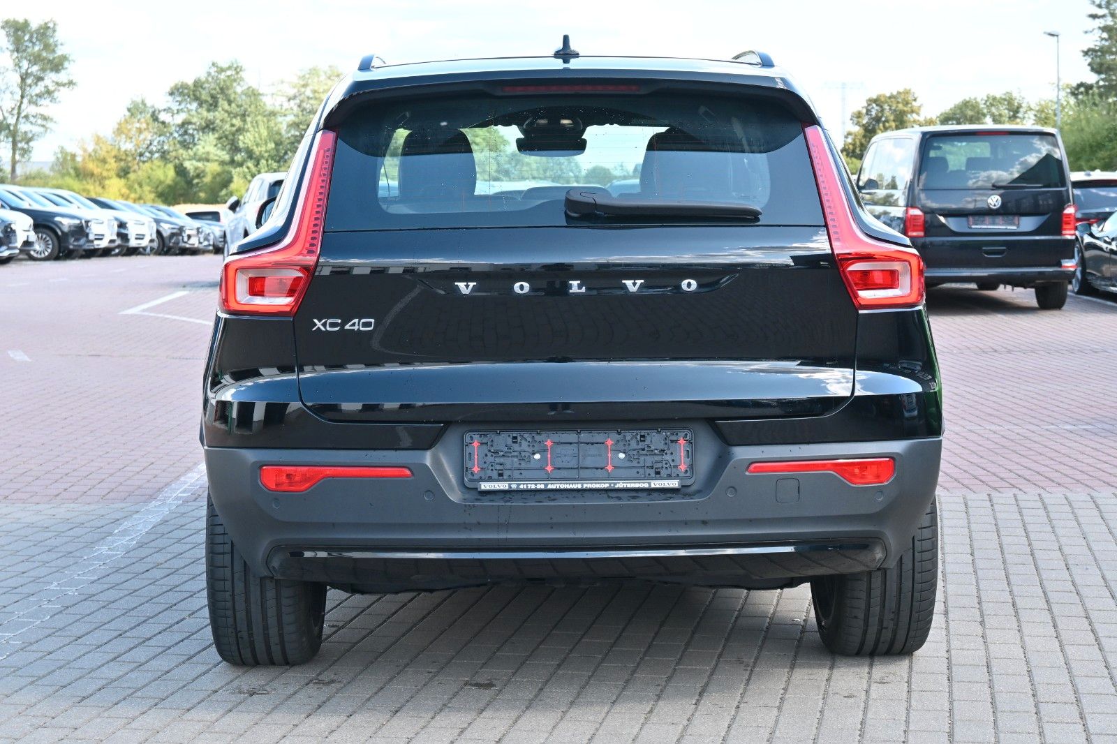 Fahrzeugabbildung Volvo XC40 BEV AWD R Design*H&K*FSHZG*RFK*WP*20Zoll*
