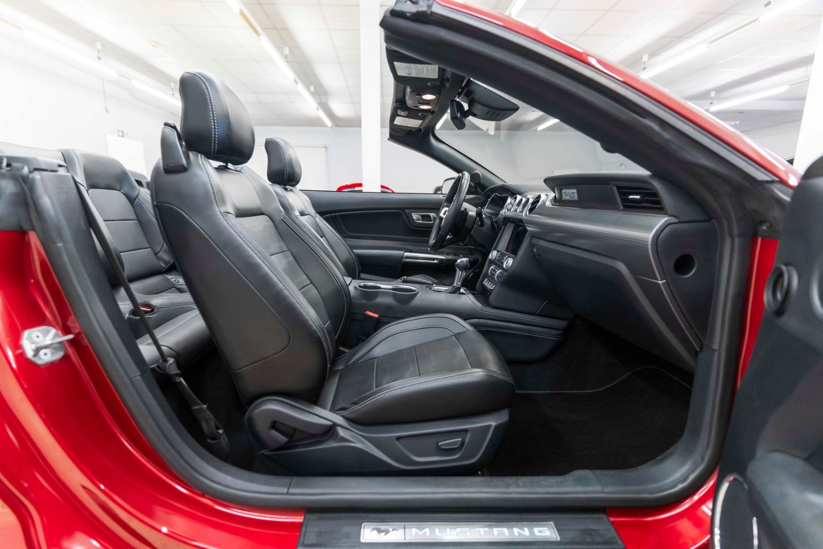 Fahrzeugabbildung Ford Mustang 2.3 HIGH PERFORMANCE ACC KAM TOTW LEDER