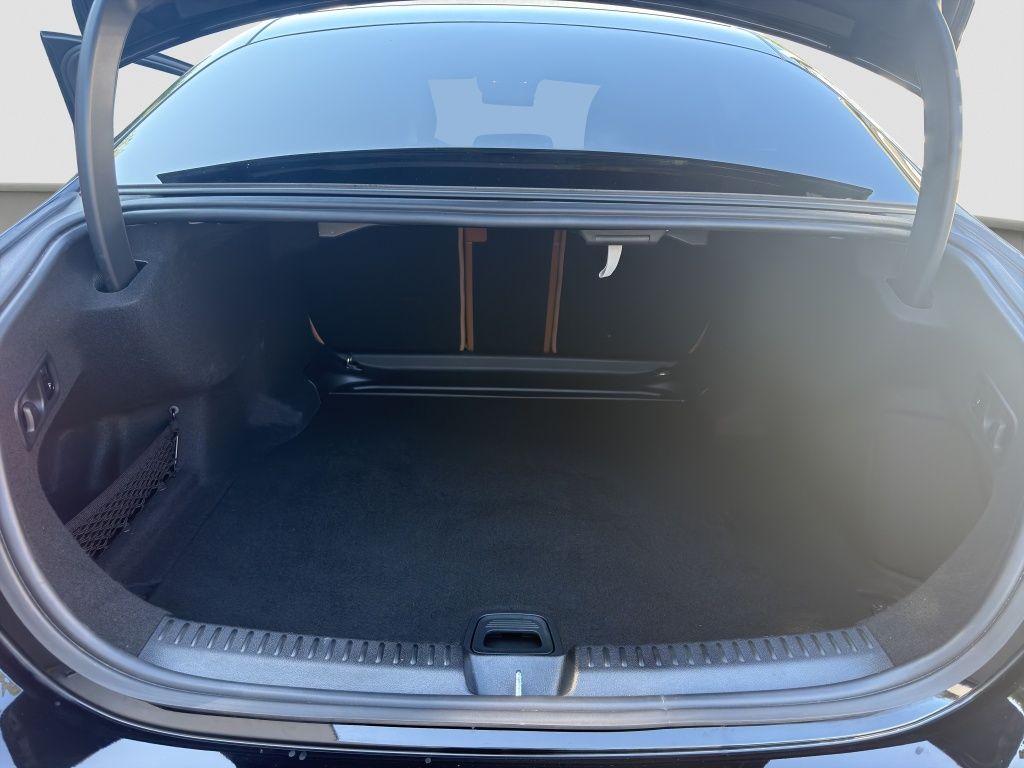 Fahrzeugabbildung Mercedes-Benz E 200 4MATIC Limousine AMG Line*HUD*Pano Dach