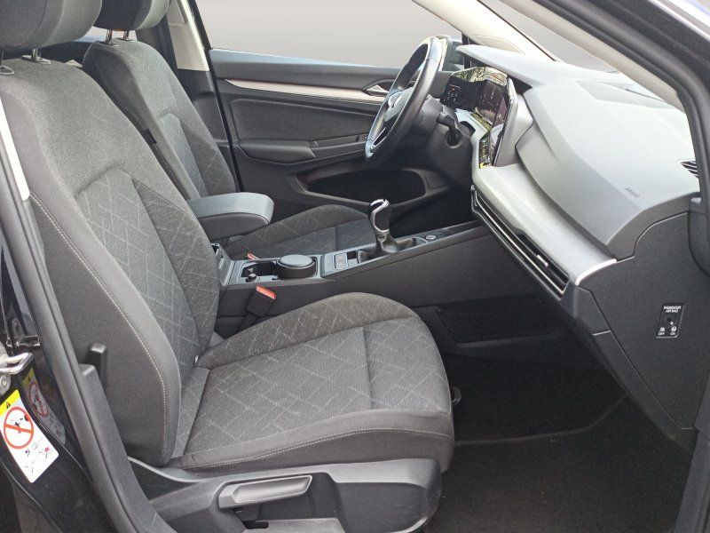 Fahrzeugansicht 18 Fahrzeugabbildung Volkswagen Golf VIII 1.5 TSI Life SMART-LINK+NAVI+LED-PLUS