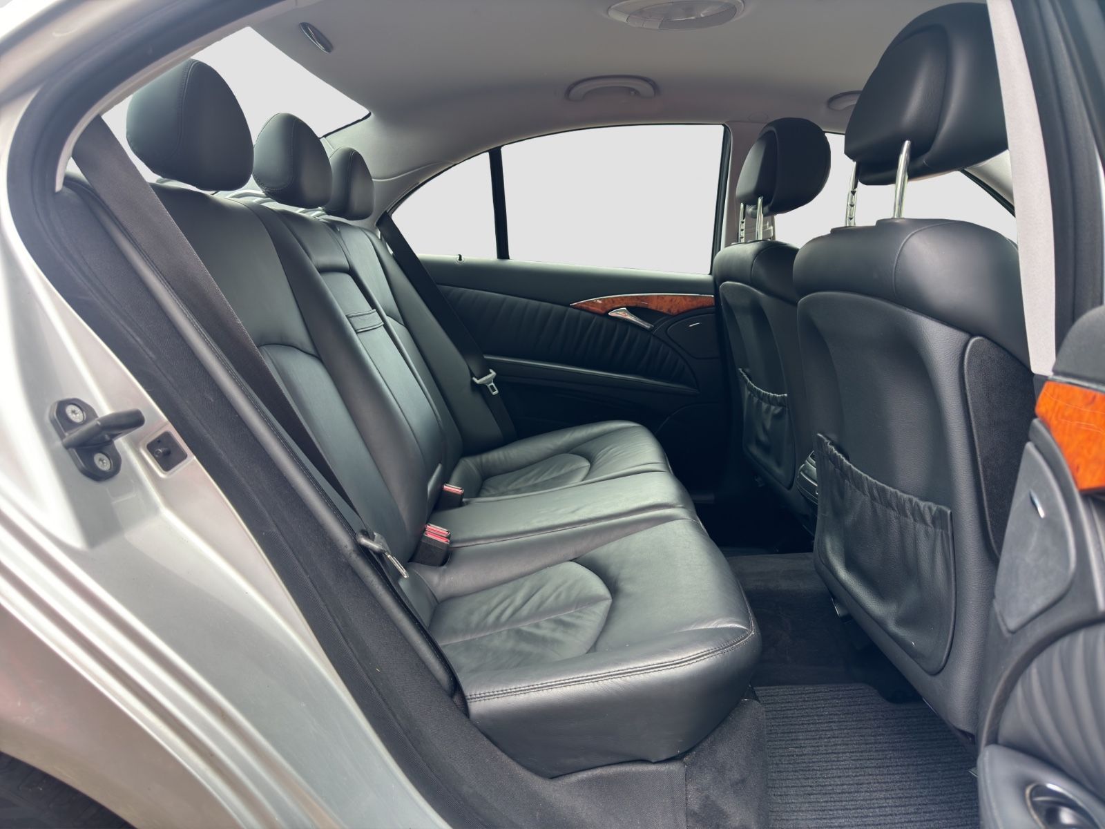 Fahrzeugabbildung Mercedes-Benz E 320 CDI Lim.  /Luftfahrwerk/Motorschaden
