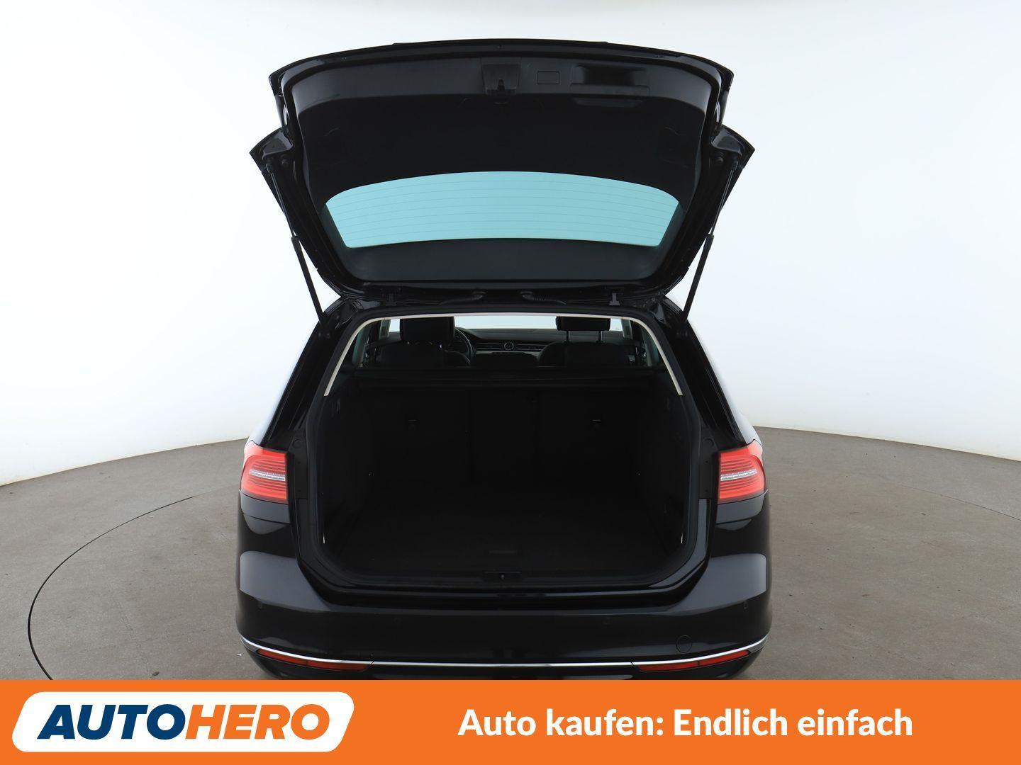 Volkswagen Passat 1.5 TSI ACT Highline Aut.*NAVI*LED*PDC*