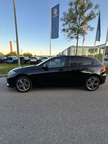 BMW BMW 118i Schwarz