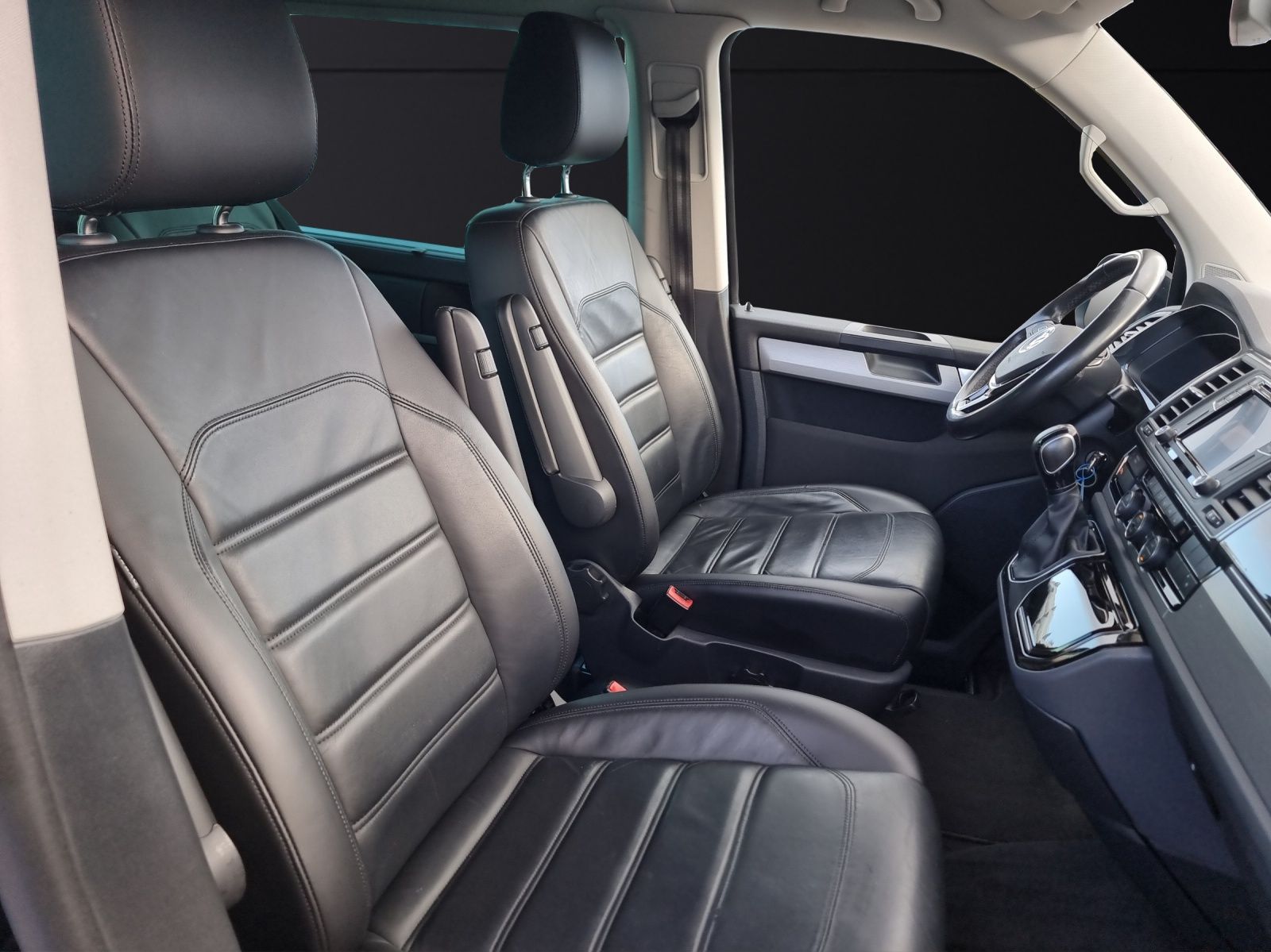 Fahrzeugabbildung Volkswagen T6 Multivan TDI DSG Comfortline LEDER STH 7-SITZ