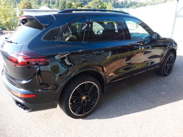 Porsche Cayenne - 4