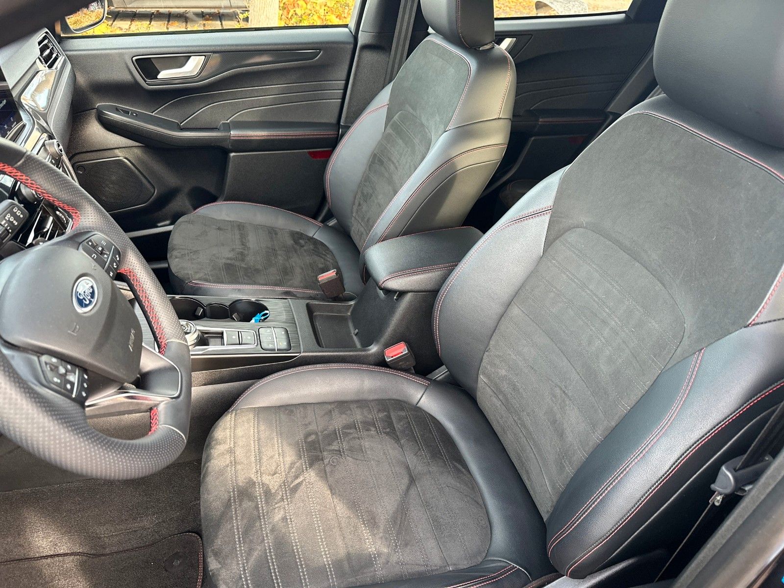 Fahrzeugabbildung Ford Kuga ST-Line X, TECHNOLOGIE-PAKET, ACCTEMPOMAT